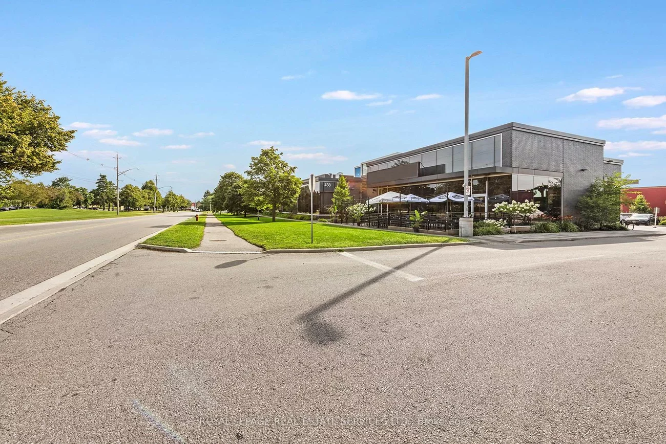 430, Iroquois Shore, 1014 - QE Queen Elizabeth, Oakville