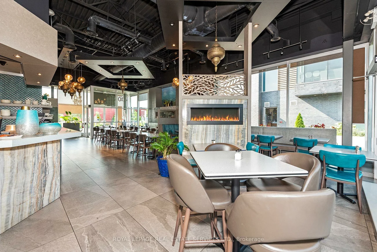 430, Iroquois Shore, 1014 - QE Queen Elizabeth, Oakville