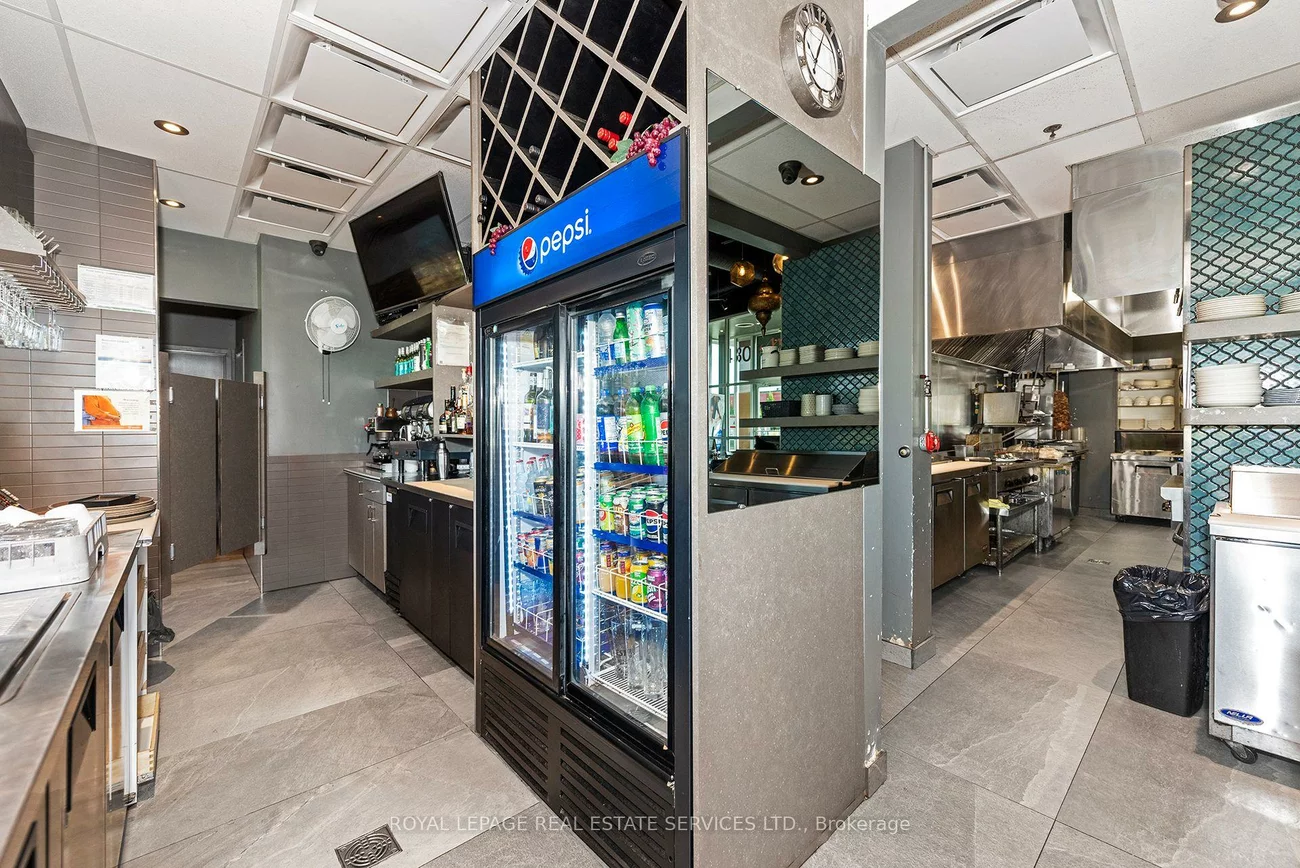 430, Iroquois Shore, 1014 - QE Queen Elizabeth, Oakville