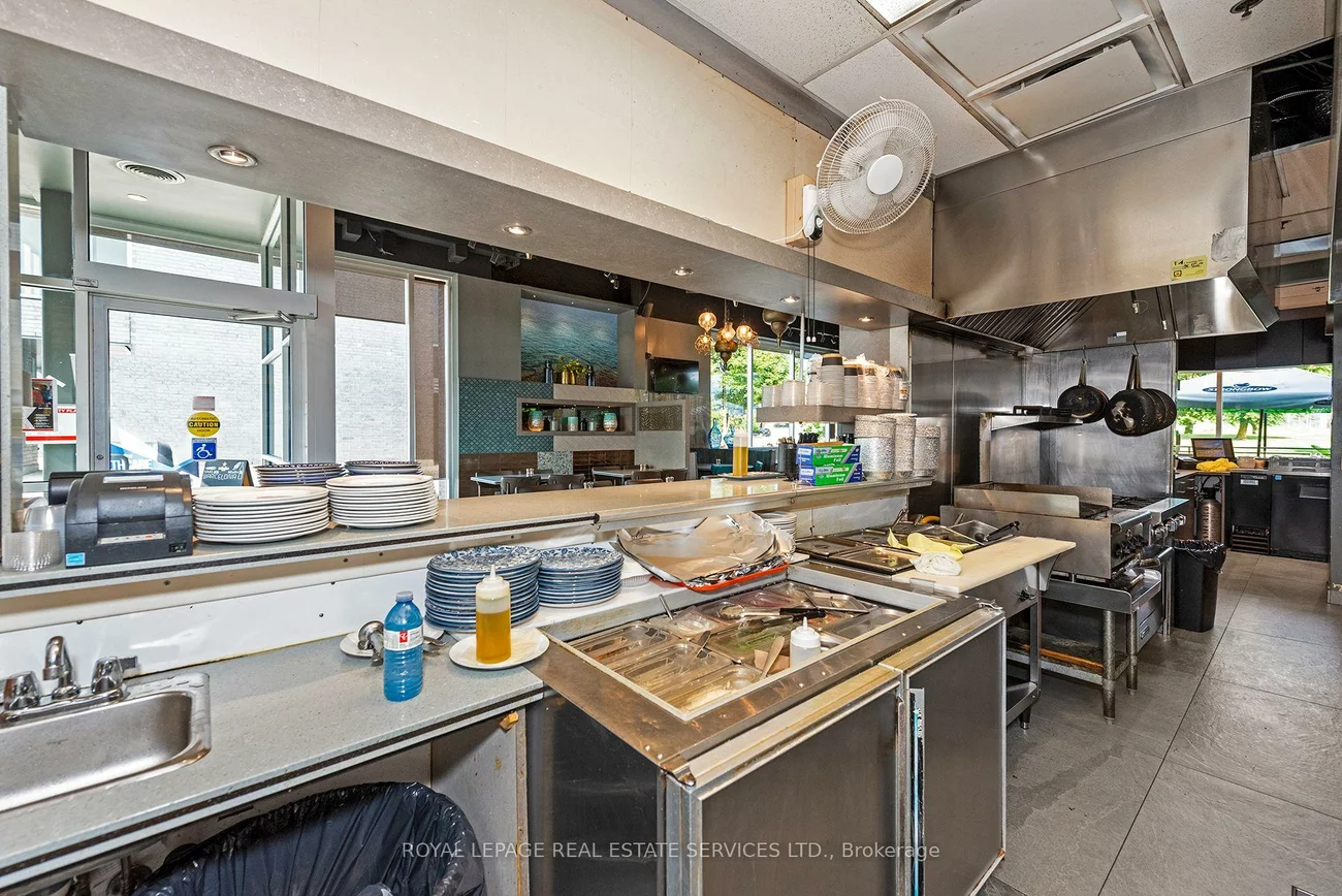 430, Iroquois Shore, 1014 - QE Queen Elizabeth, Oakville