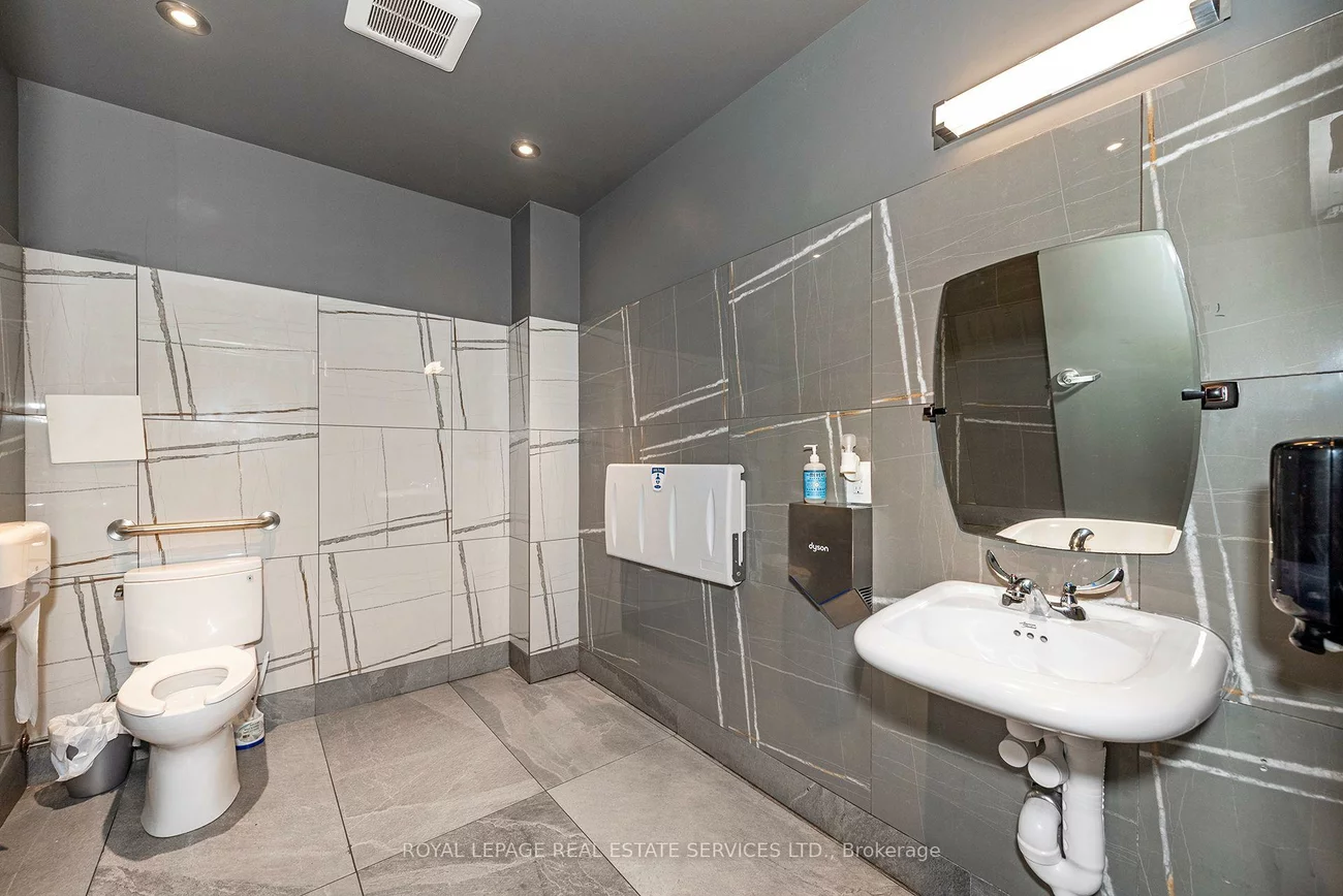 430, Iroquois Shore, 1014 - QE Queen Elizabeth, Oakville