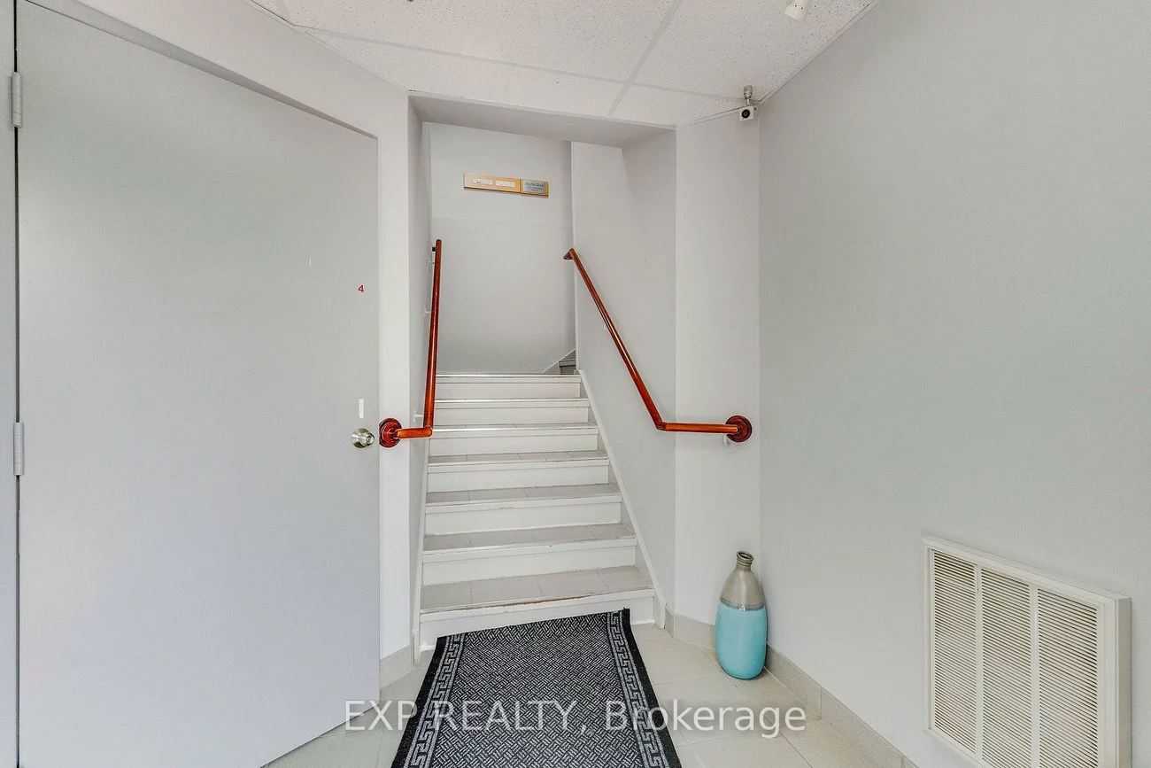 1131, Invicta, 1014 - QE Queen Elizabeth, Oakville