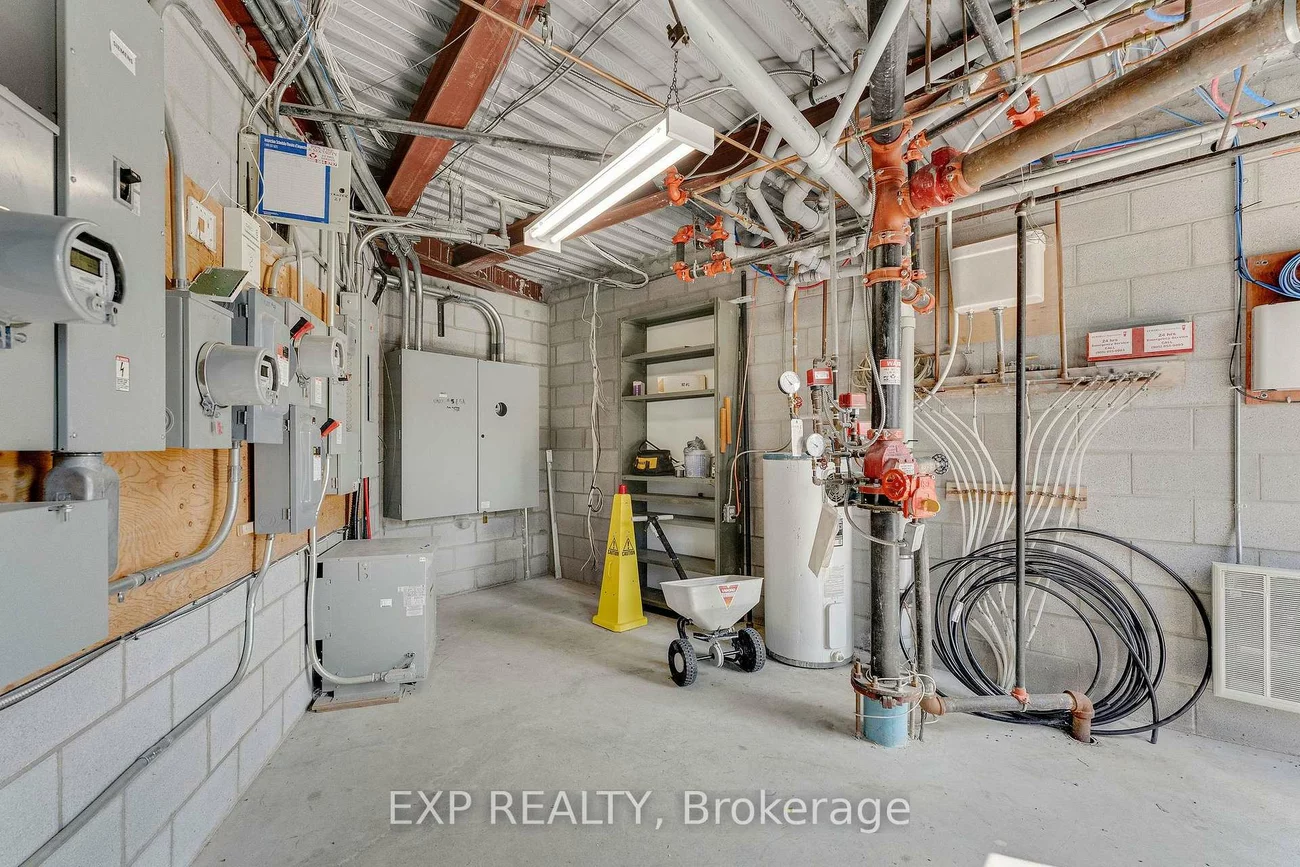 1131, Invicta, 1014 - QE Queen Elizabeth, Oakville