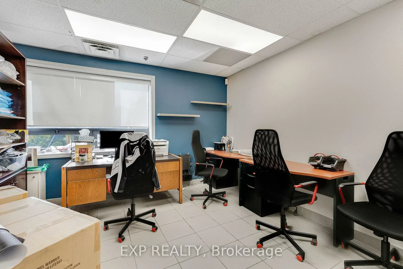 1131, Invicta, 1014 - QE Queen Elizabeth, Oakville