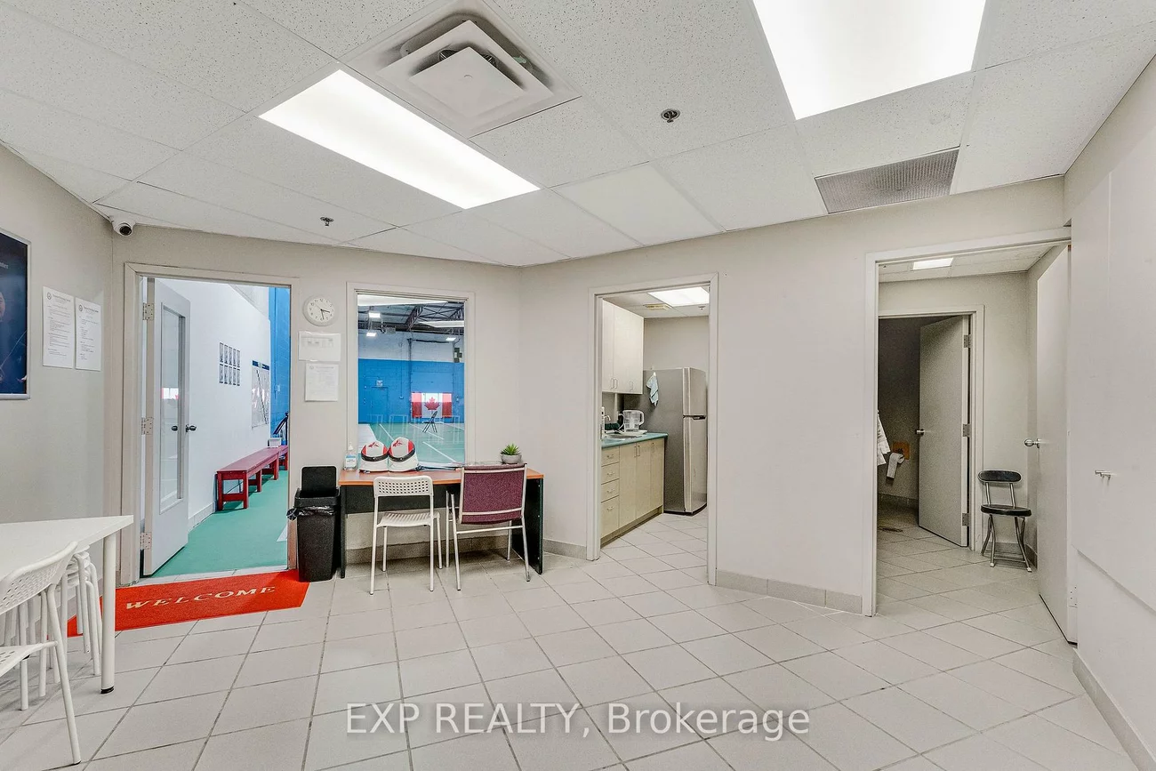 1131, Invicta, 1014 - QE Queen Elizabeth, Oakville