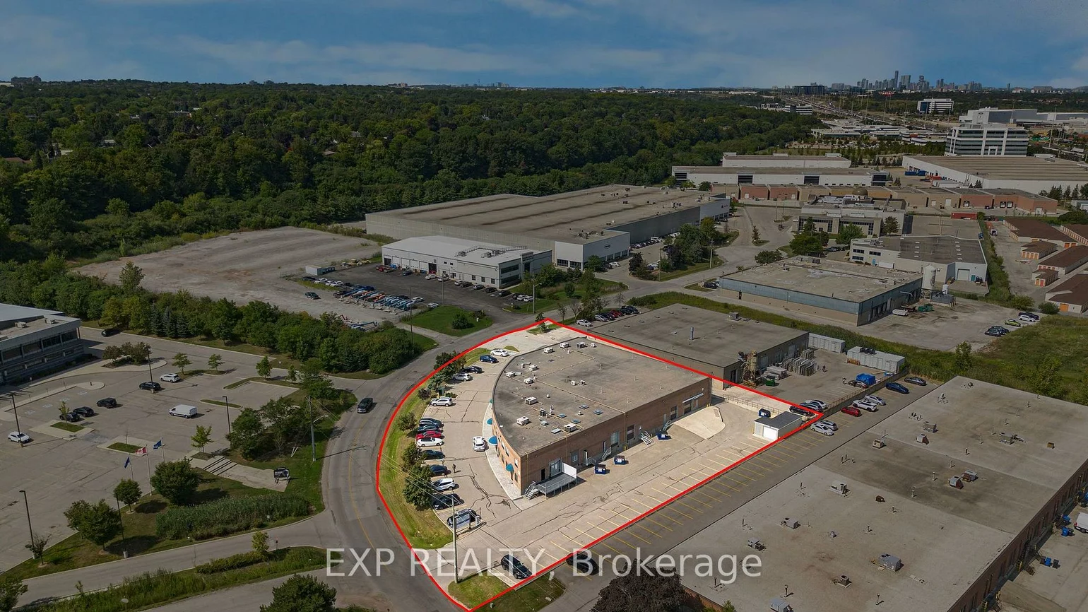 1131, Invicta, 1014 - QE Queen Elizabeth, Oakville