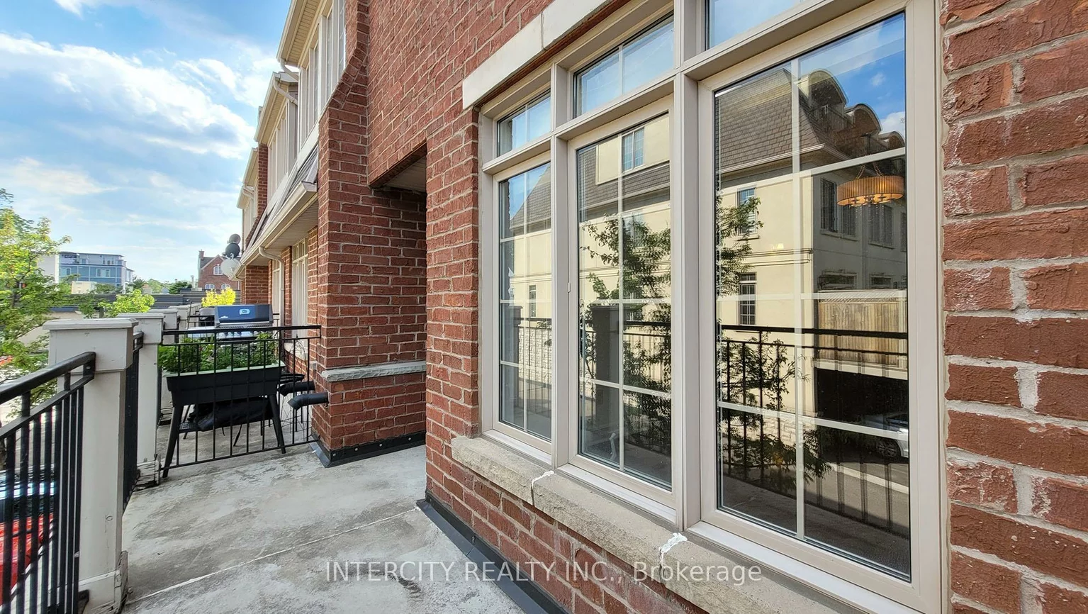 86, Lakeshore, 1002 - CO Central, Oakville