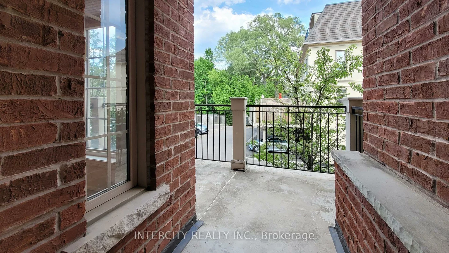86, Lakeshore, 1002 - CO Central, Oakville
