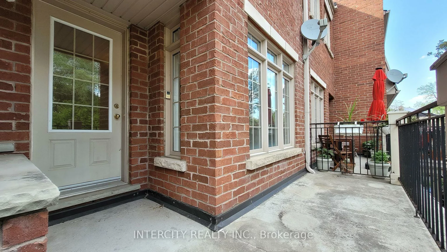 86, Lakeshore, 1002 - CO Central, Oakville