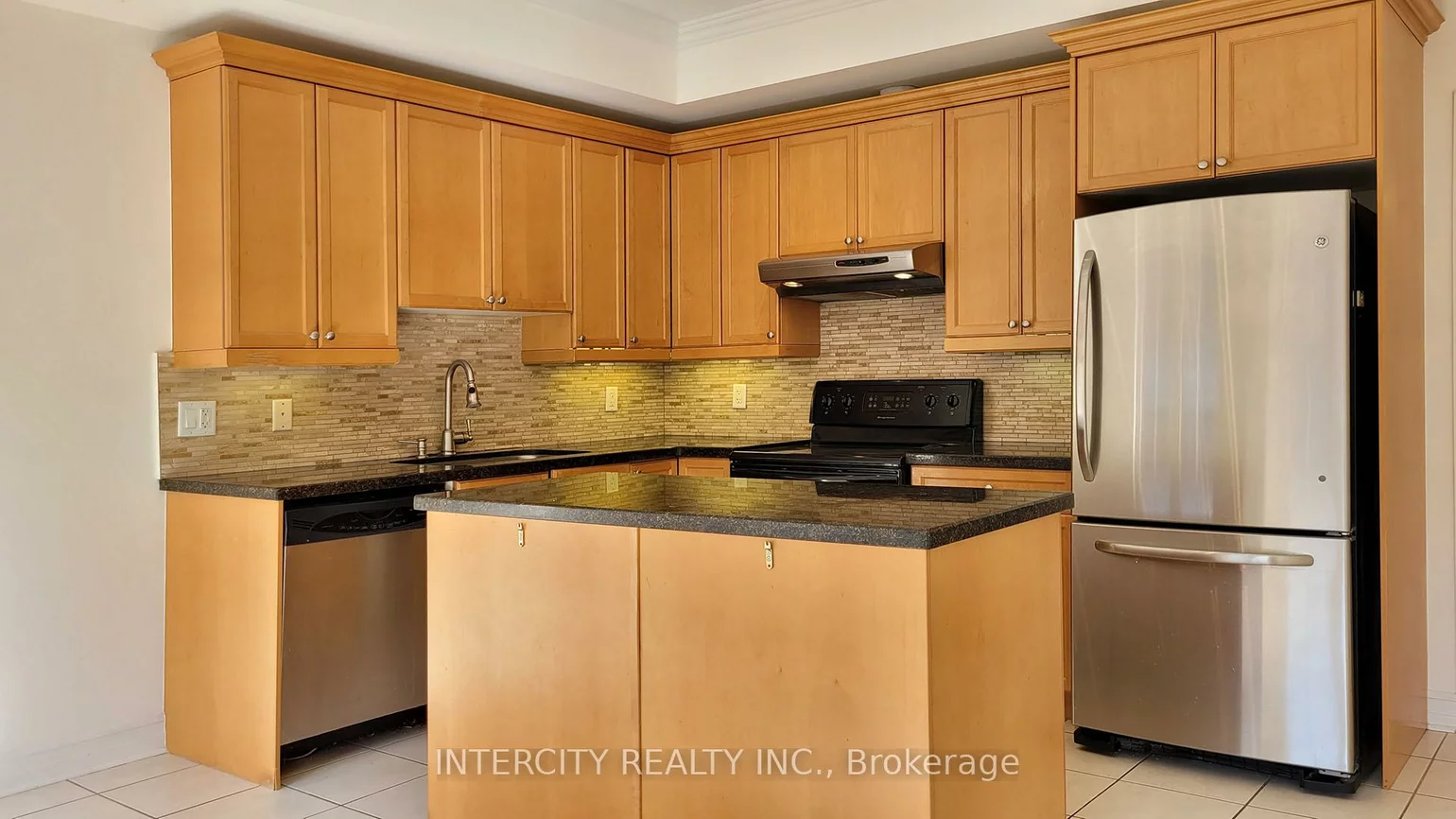 86, Lakeshore, 1002 - CO Central, Oakville