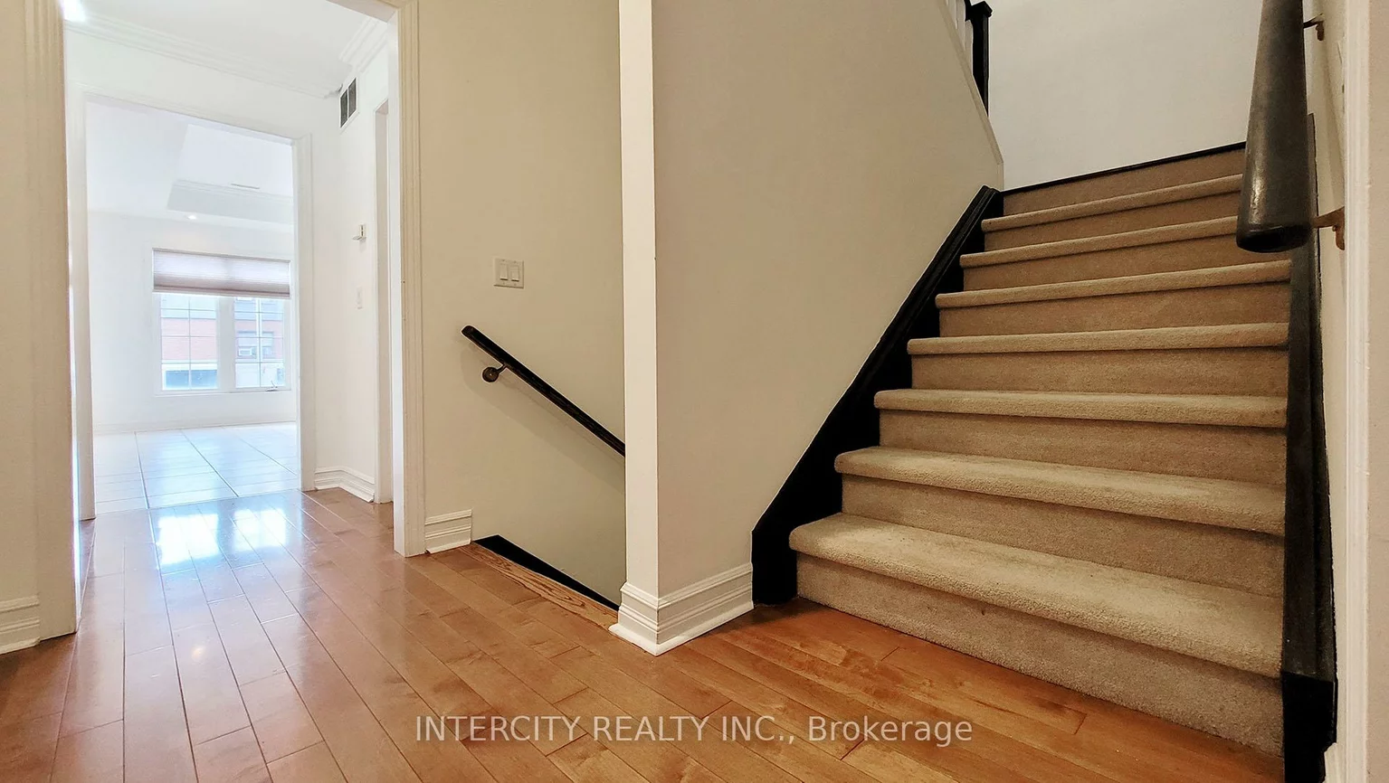86, Lakeshore, 1002 - CO Central, Oakville