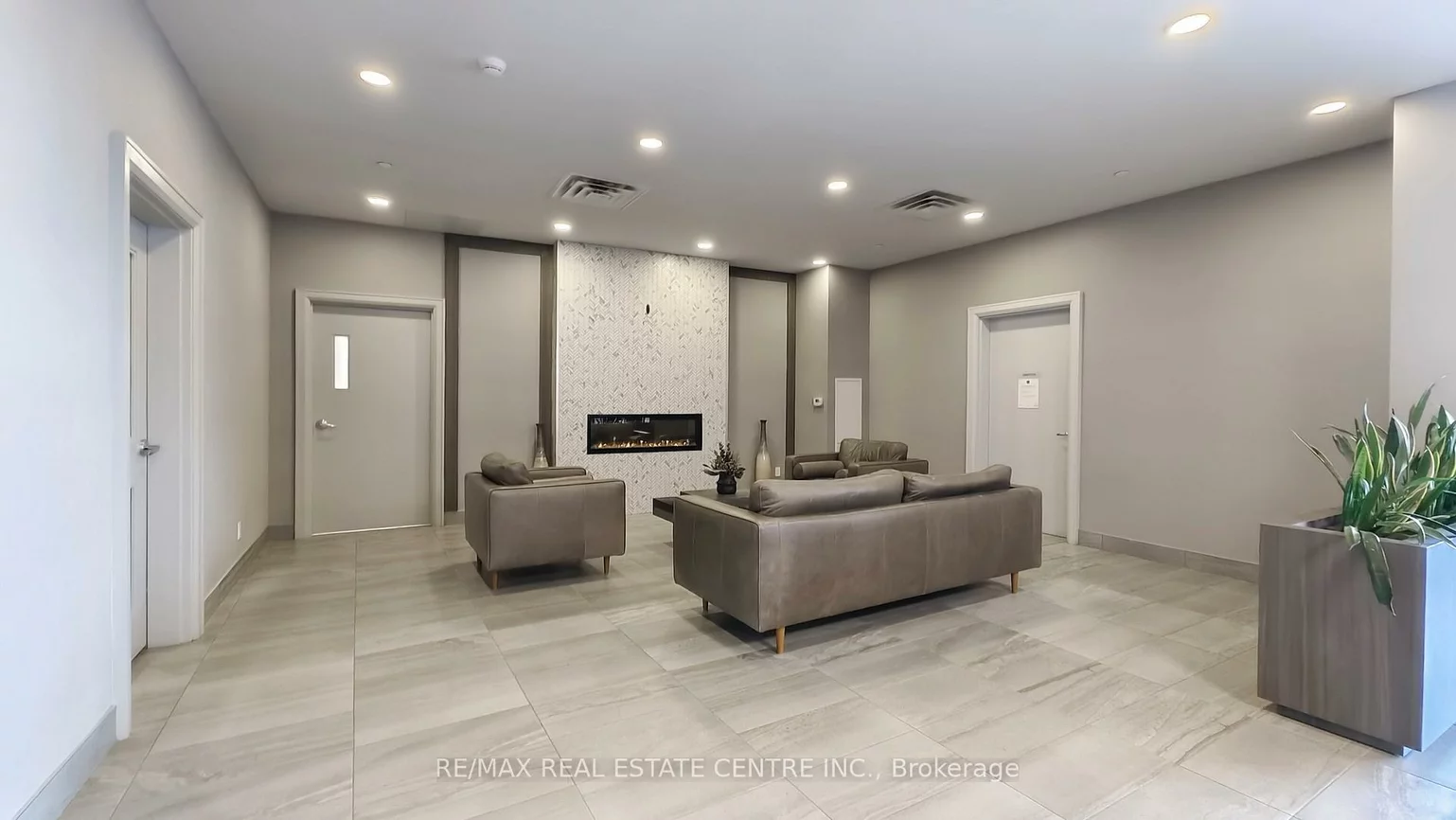 150, Oak Park, 1015 - RO River Oaks, Oakville
