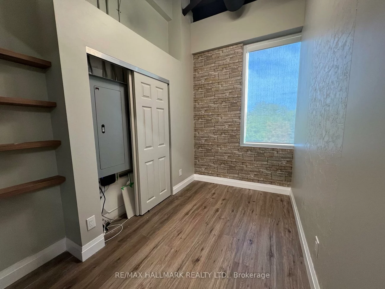 3485, Rebecca, 1014 - QE Queen Elizabeth, Oakville