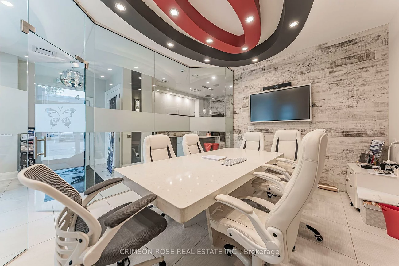 217, Speers, 1014 - QE Queen Elizabeth, Oakville