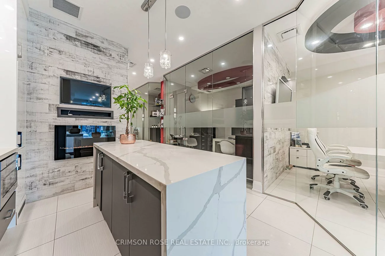 217, Speers, 1014 - QE Queen Elizabeth, Oakville