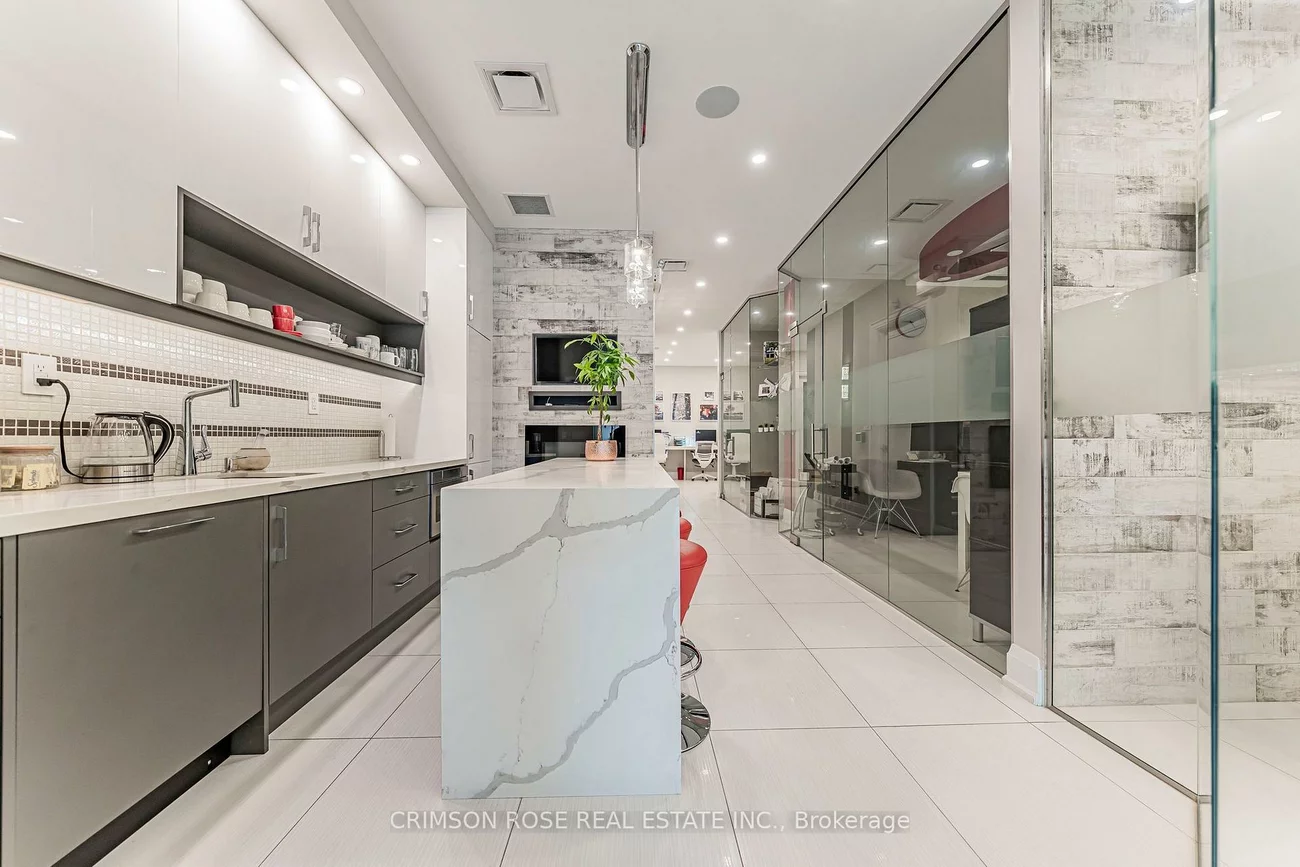 217, Speers, 1014 - QE Queen Elizabeth, Oakville