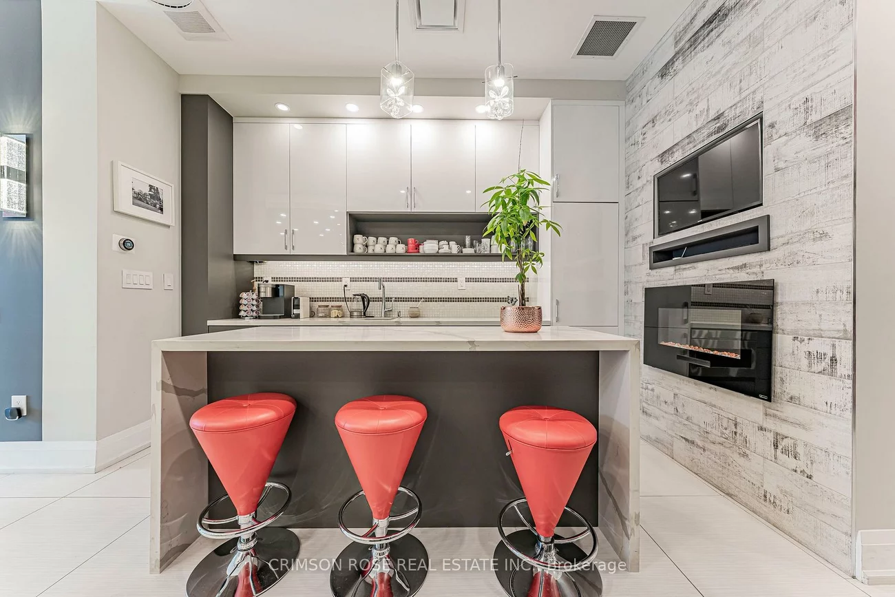 217, Speers, 1014 - QE Queen Elizabeth, Oakville