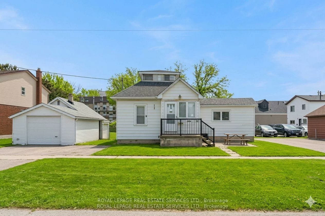 2386, Sovereign, 1001 - BR Bronte, Oakville