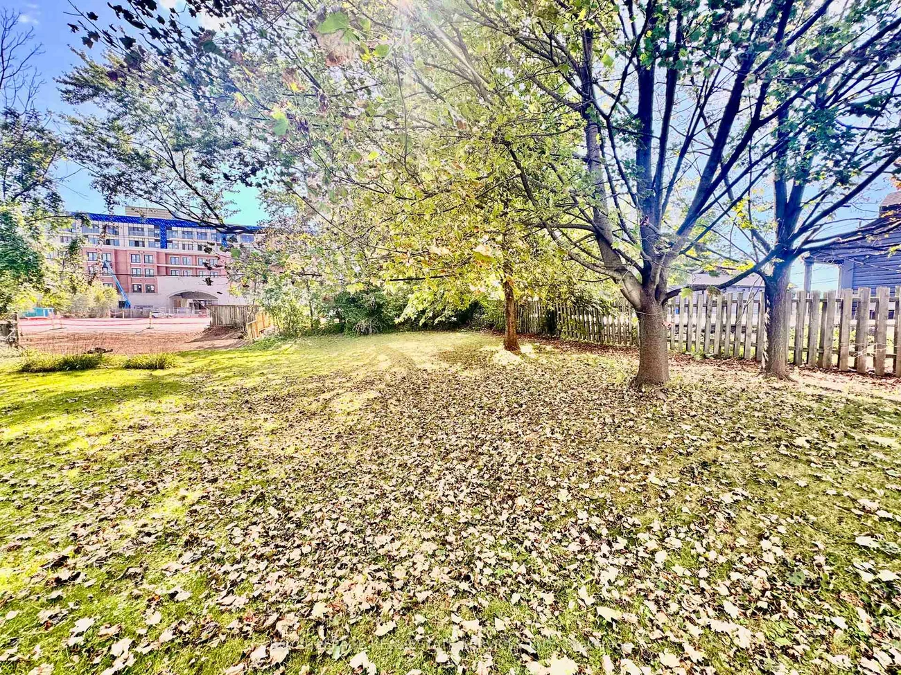 2386, Sovereign, 1001 - BR Bronte, Oakville