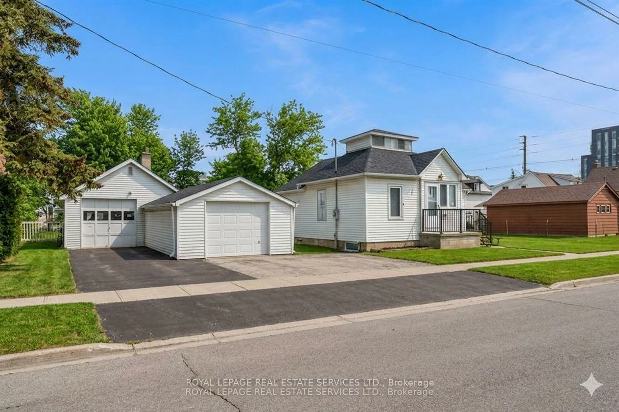 2386, Sovereign, 1001 - BR Bronte, Oakville