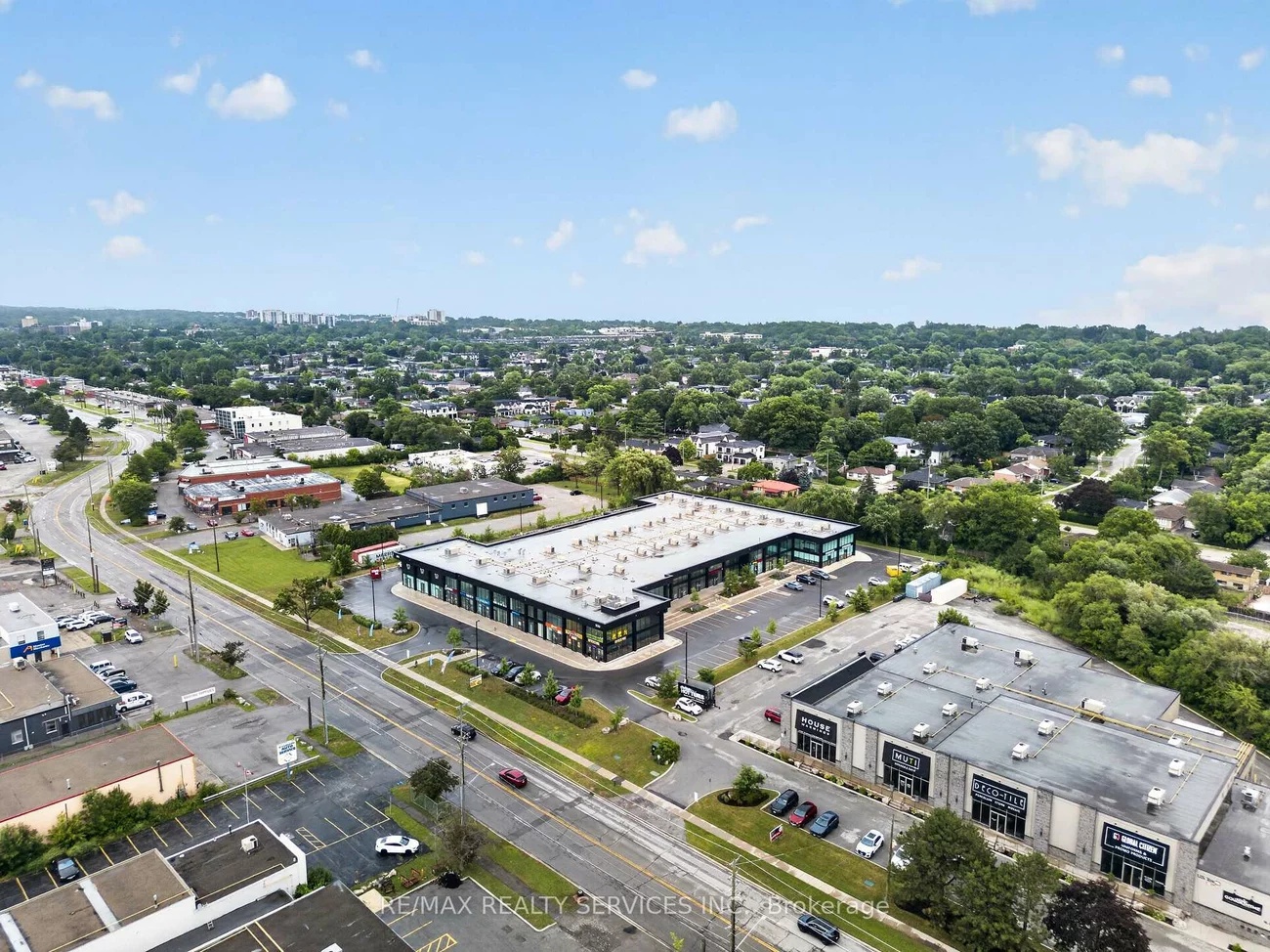 530, Speers, 1014 - QE Queen Elizabeth, Oakville