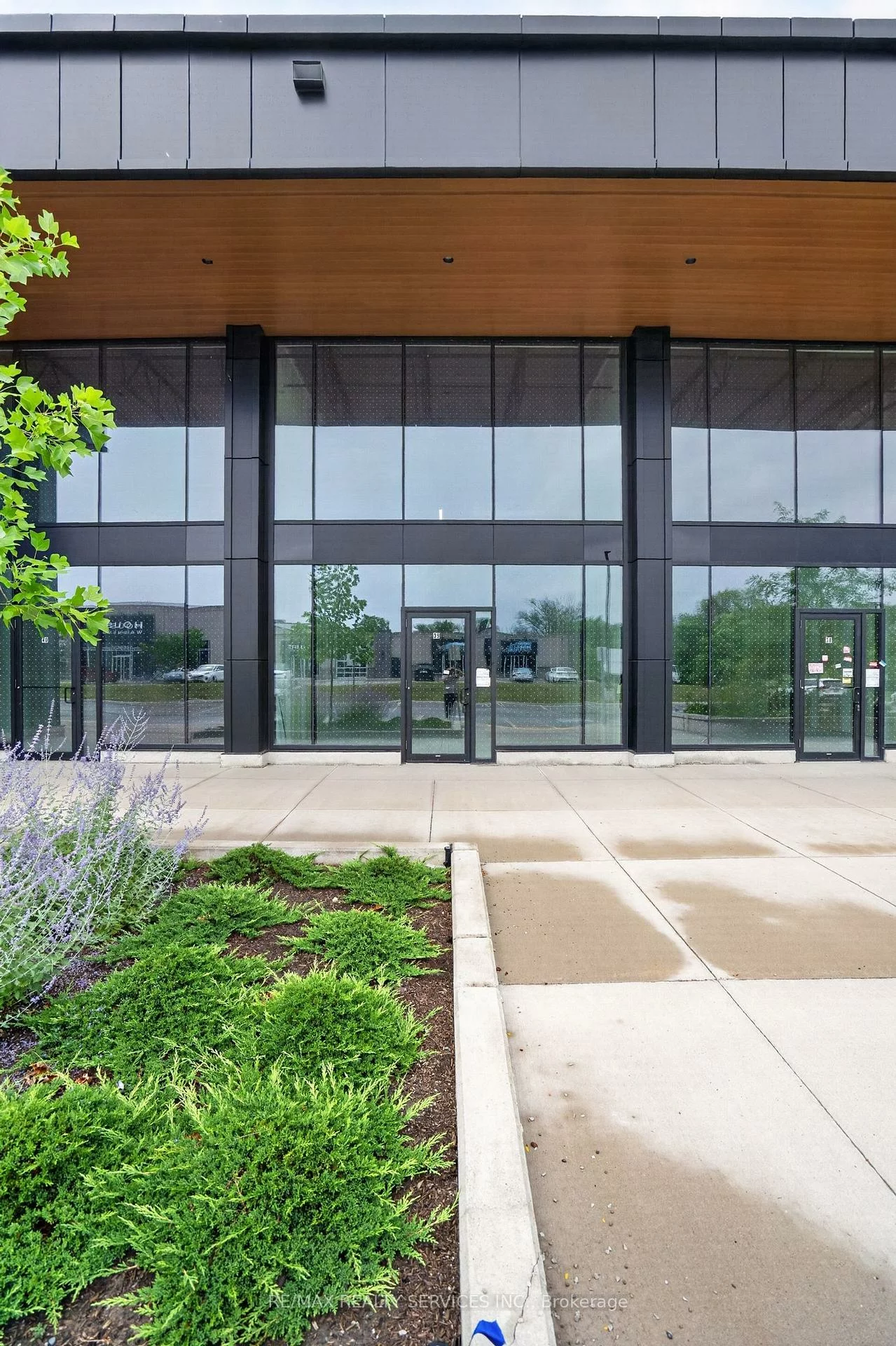 530, Speers, 1014 - QE Queen Elizabeth, Oakville