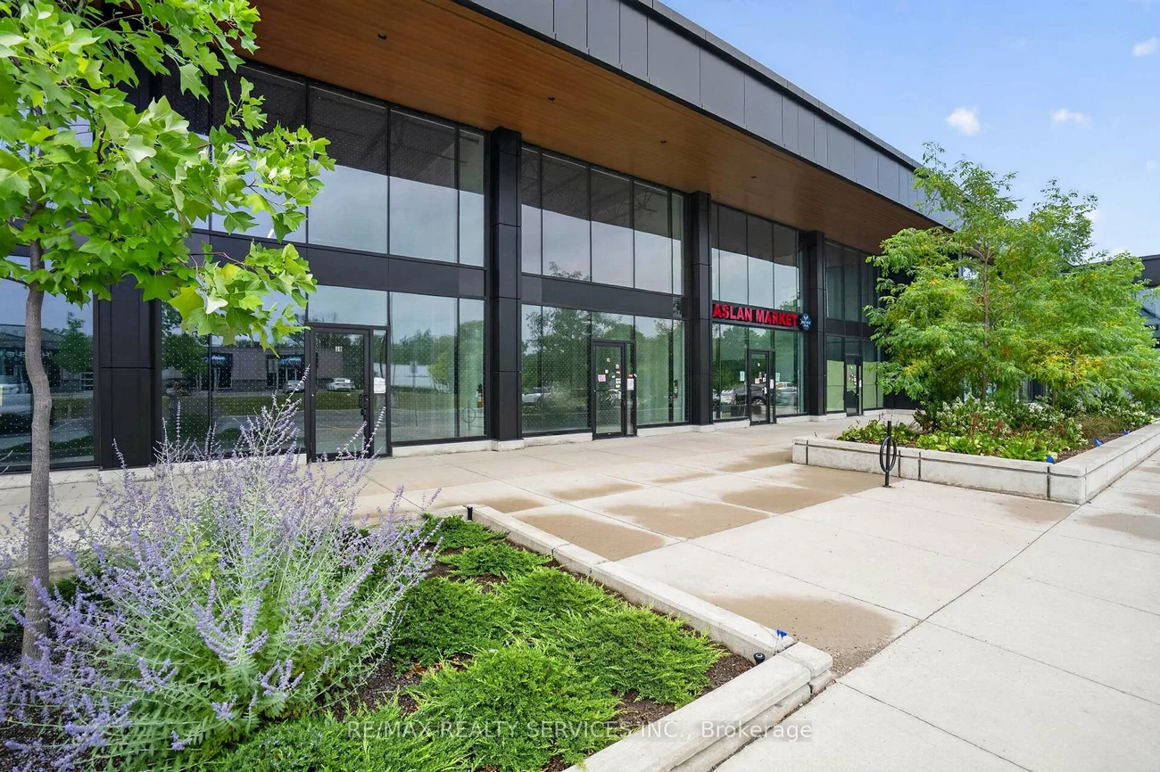 530, Speers, 1014 - QE Queen Elizabeth, Oakville