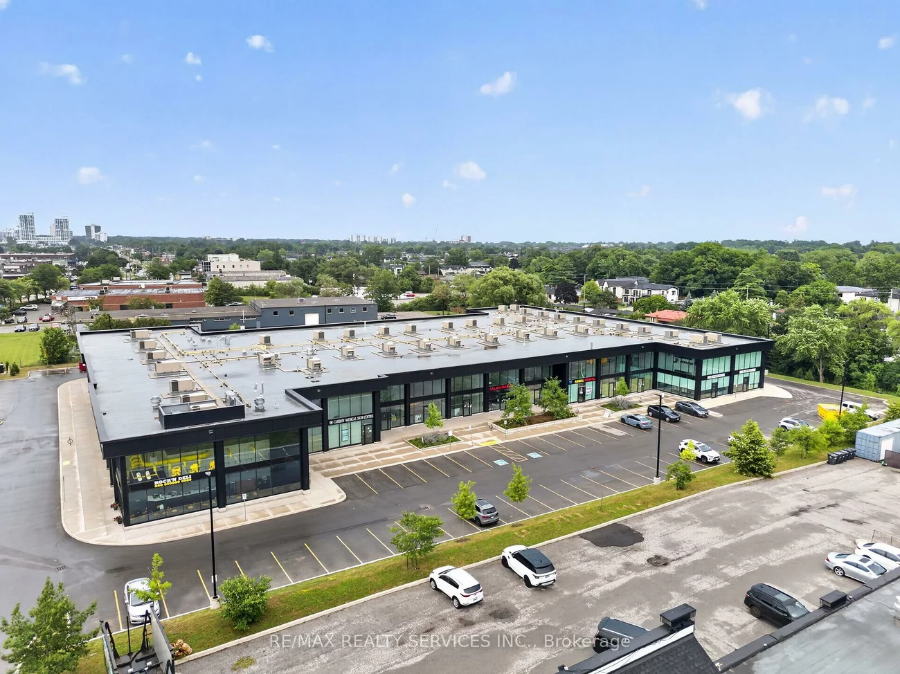 530, Speers, 1014 - QE Queen Elizabeth, Oakville