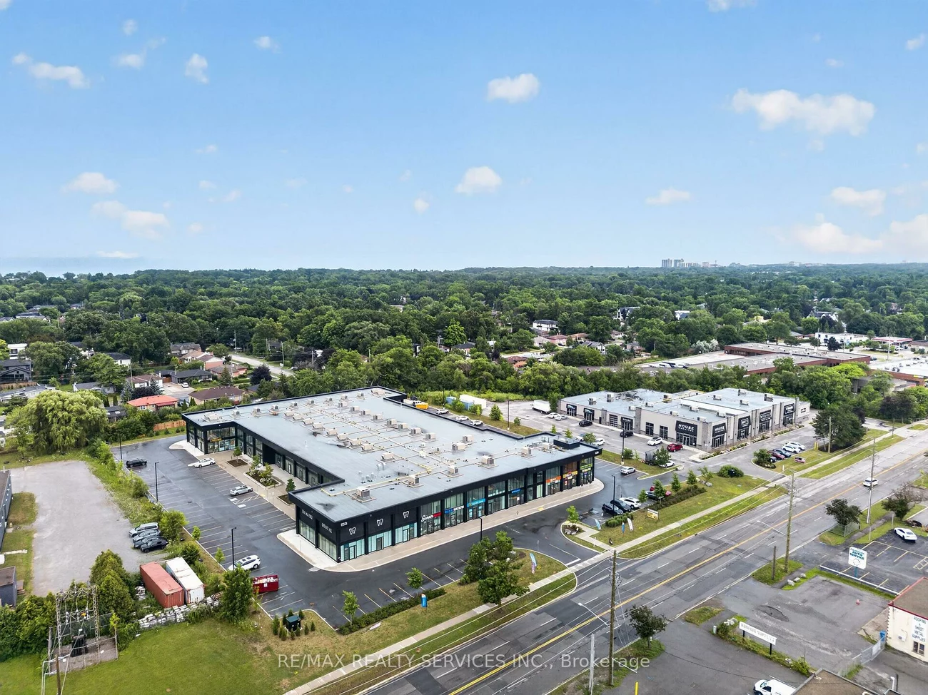530, Speers, 1014 - QE Queen Elizabeth, Oakville