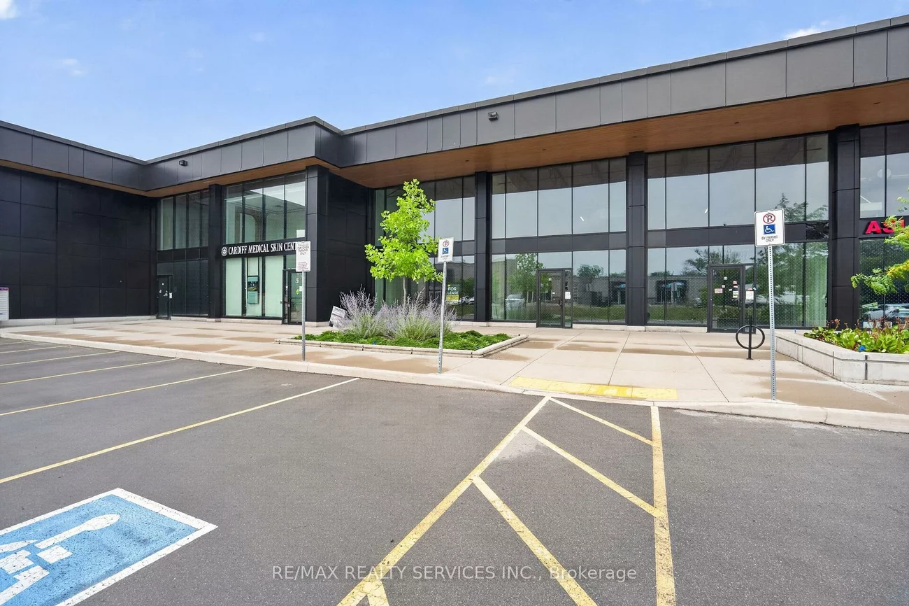 530, Speers, 1014 - QE Queen Elizabeth, Oakville