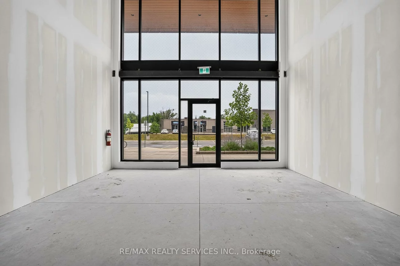 530, Speers, 1014 - QE Queen Elizabeth, Oakville