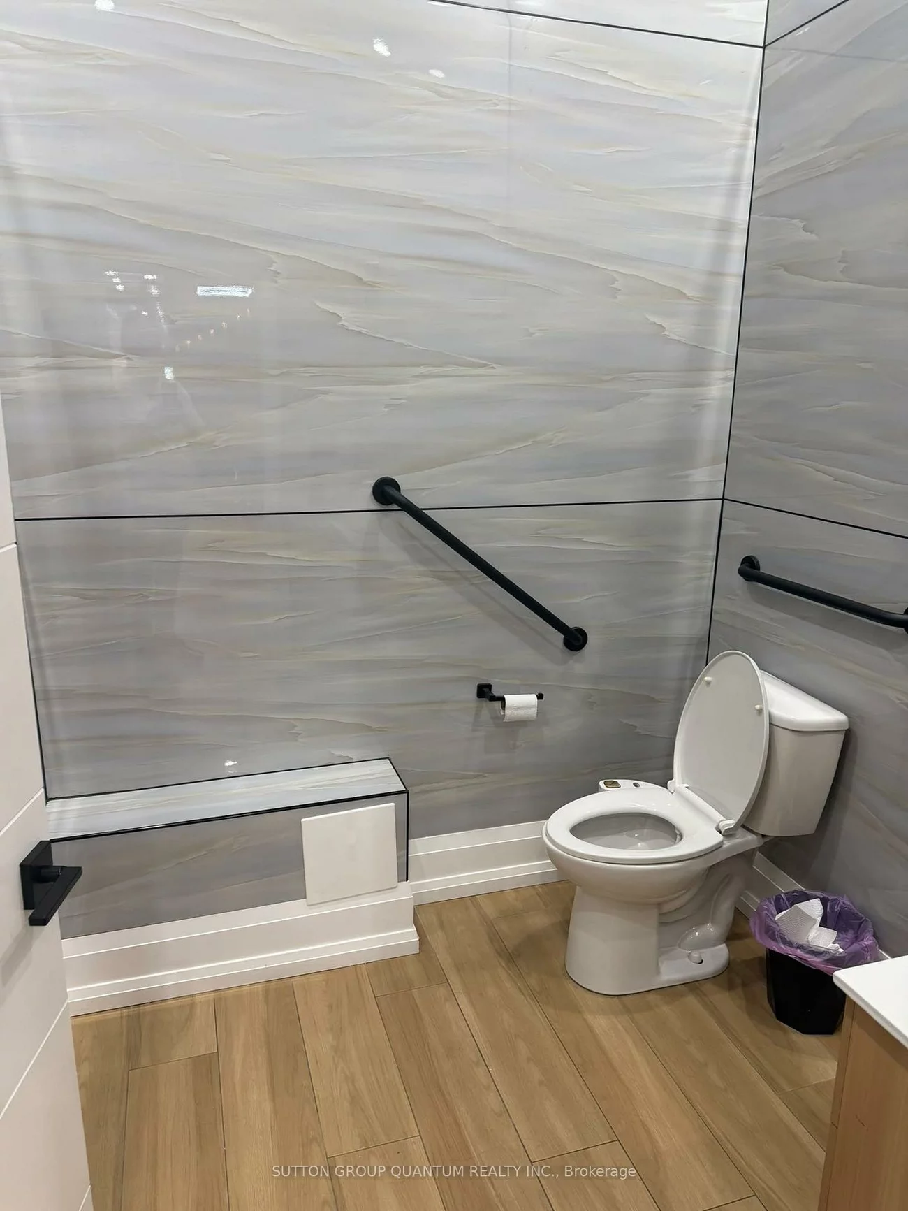 117, Cross, 1014 - QE Queen Elizabeth, Oakville