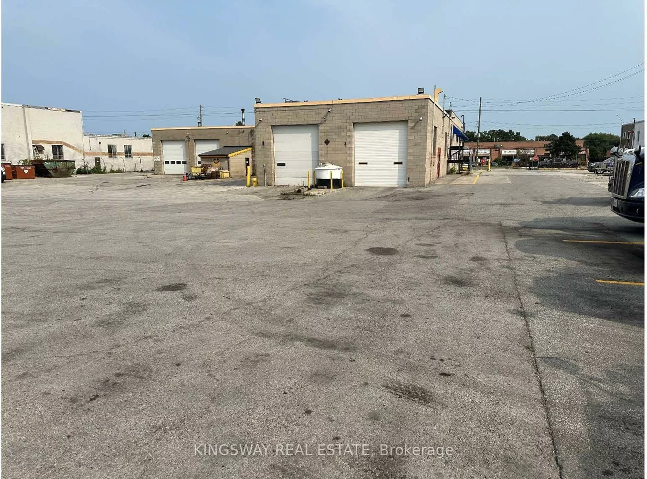 1351, Speers, 1014 - QE Queen Elizabeth, Oakville