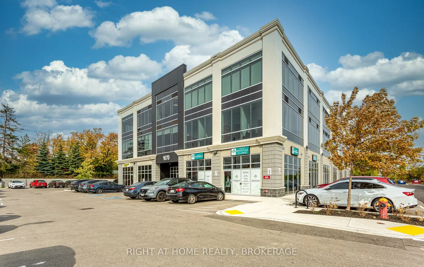 1670, North Service, 1014 - QE Queen Elizabeth, Oakville