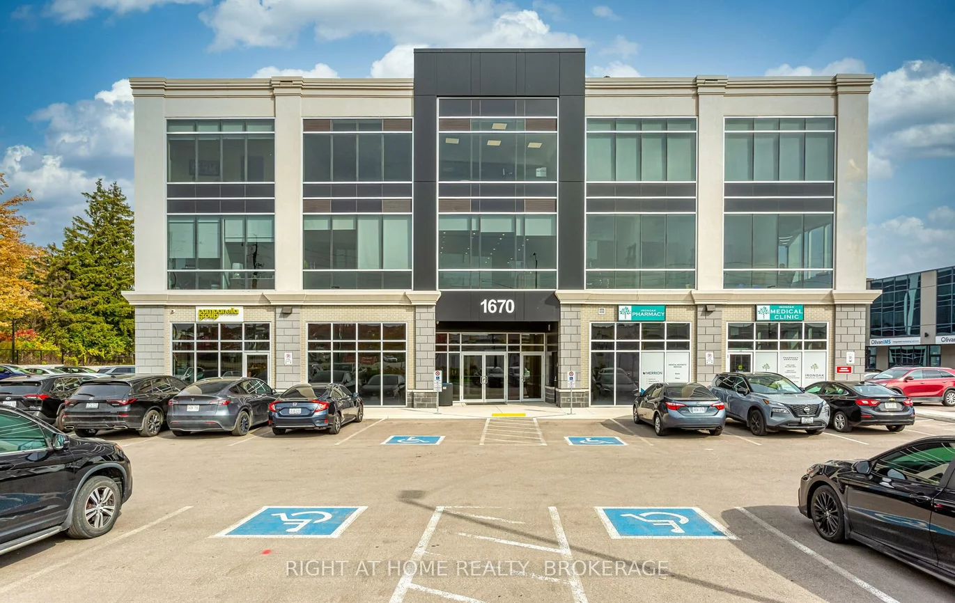 1670, North Service, 1014 - QE Queen Elizabeth, Oakville