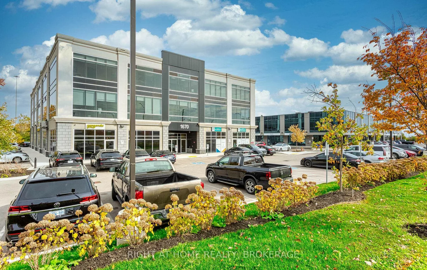 1670, North Service, 1014 - QE Queen Elizabeth, Oakville