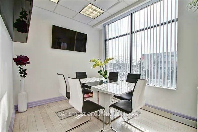 10376, Yonge, Crosby, Richmond Hill