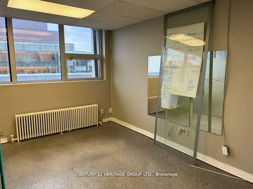 10255, Yonge, Crosby, Richmond Hill