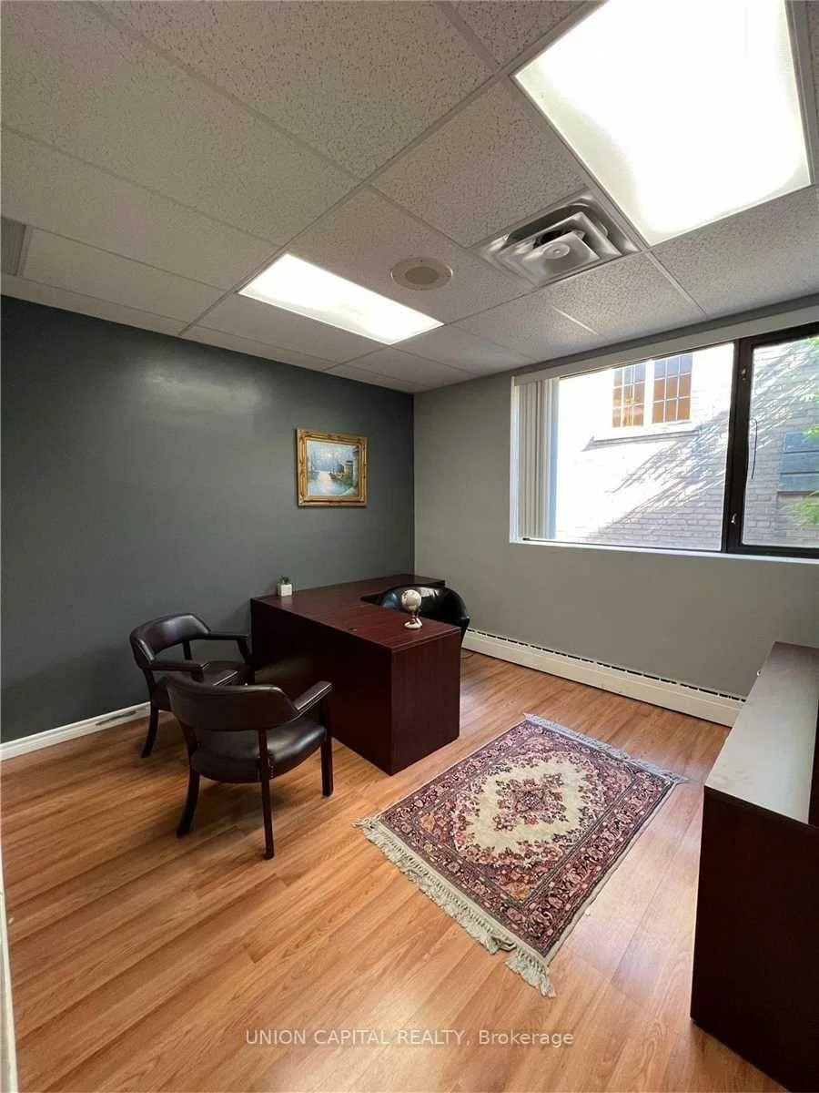 10211, Yonge, Crosby, Richmond Hill
