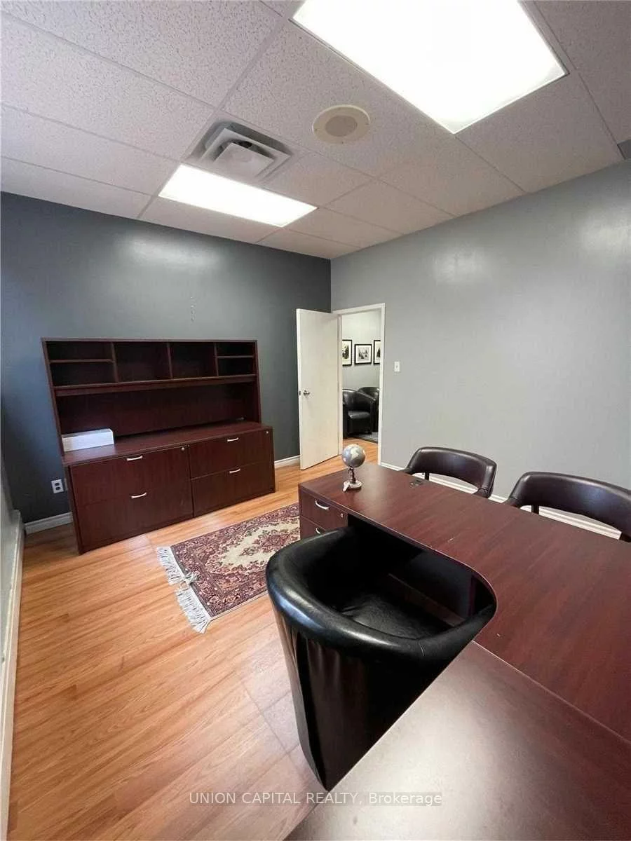 10211, Yonge, Crosby, Richmond Hill