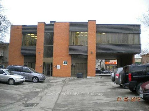 10168, Yonge, Mill Pond, Richmond Hill