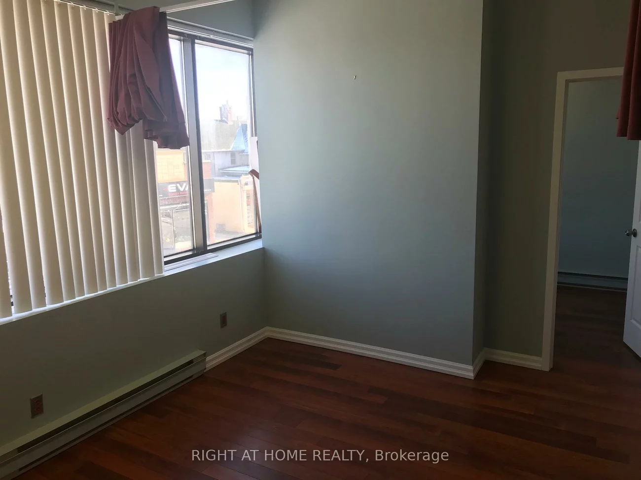 10168, Yonge, Mill Pond, Richmond Hill
