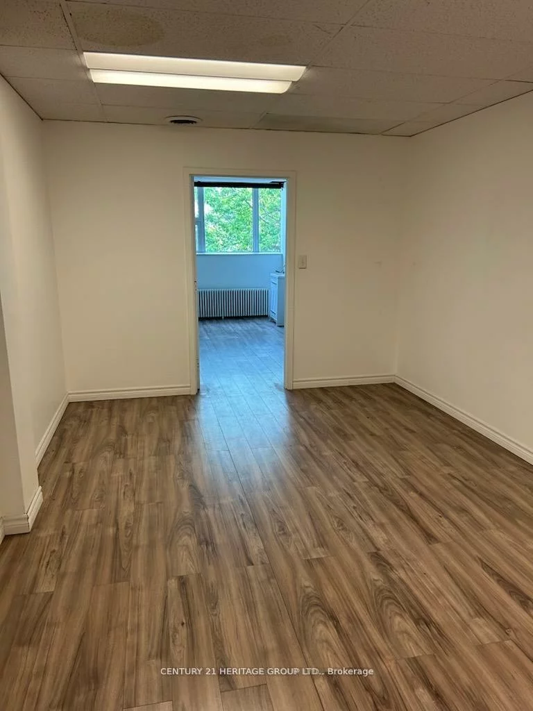 10255, Yonge, Crosby, Richmond Hill