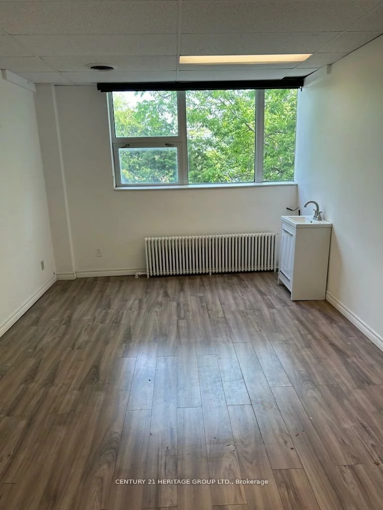 10255, Yonge, Crosby, Richmond Hill