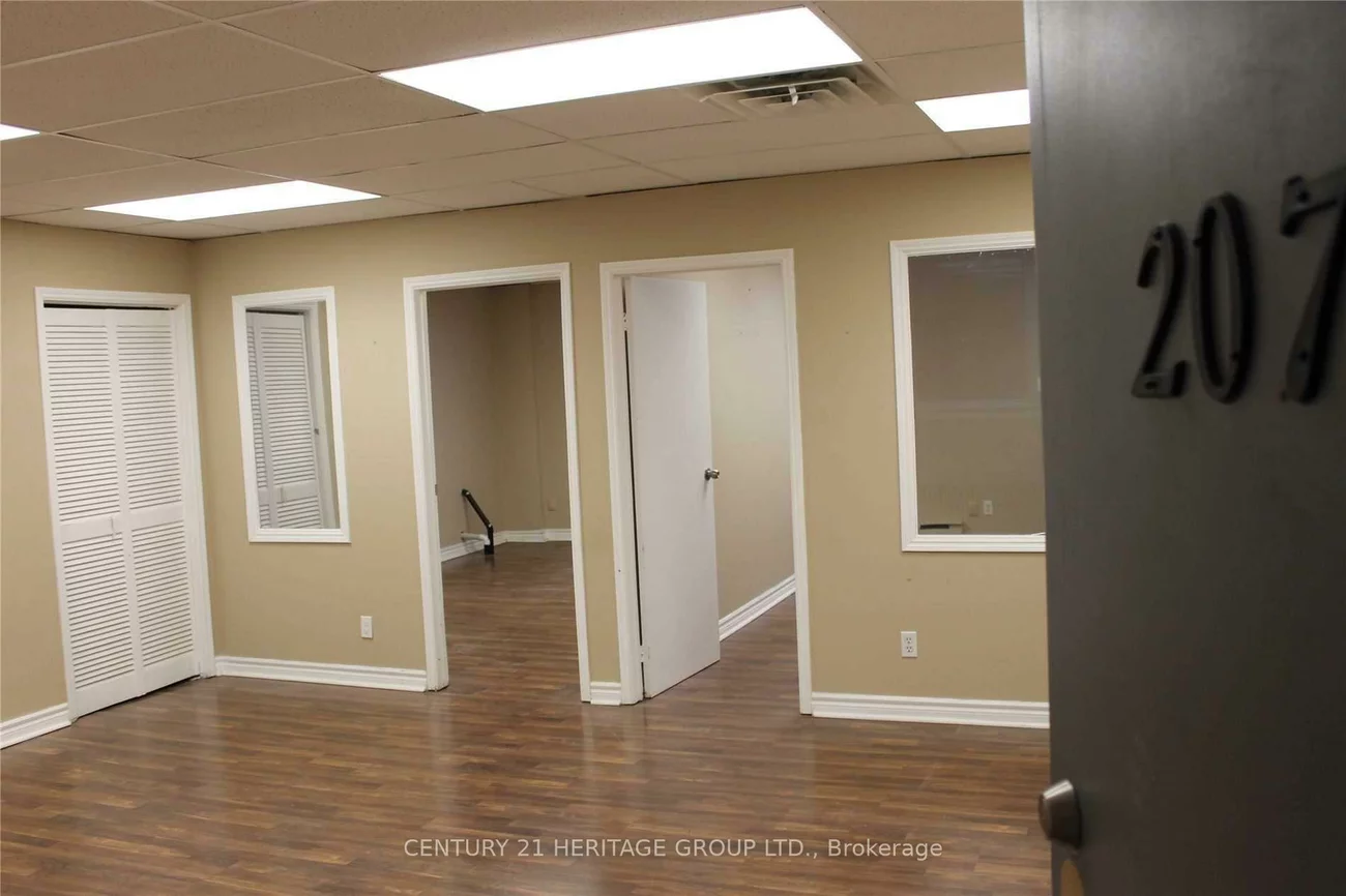 10255, Yonge, Crosby, Richmond Hill