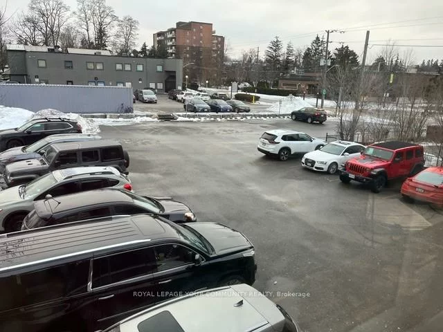 10212, Yonge, Mill Pond, Richmond Hill