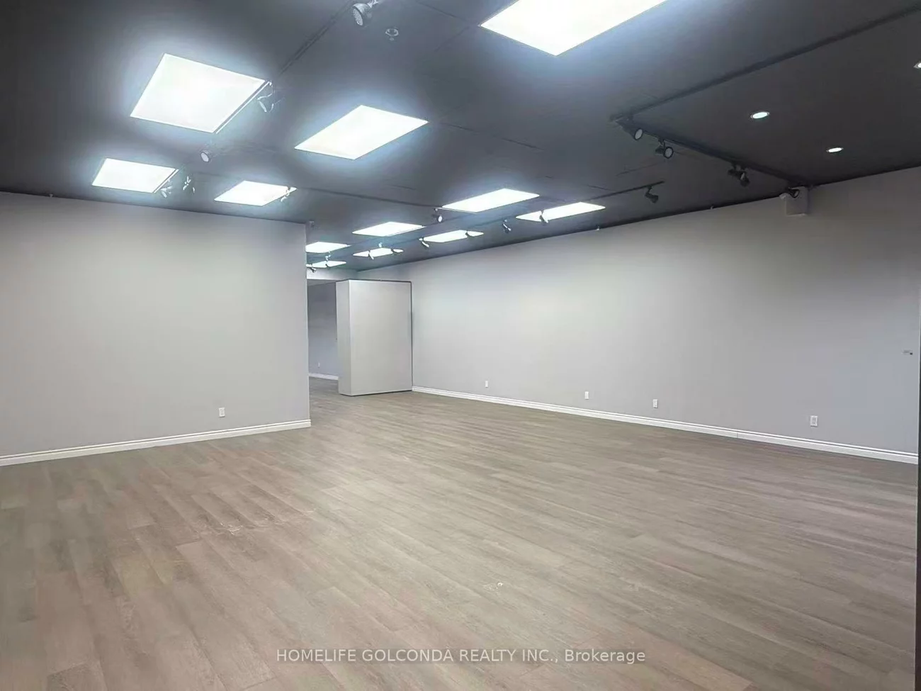 100, West Beaver Creek, Beaver Creek Business Park, Richmond Hill