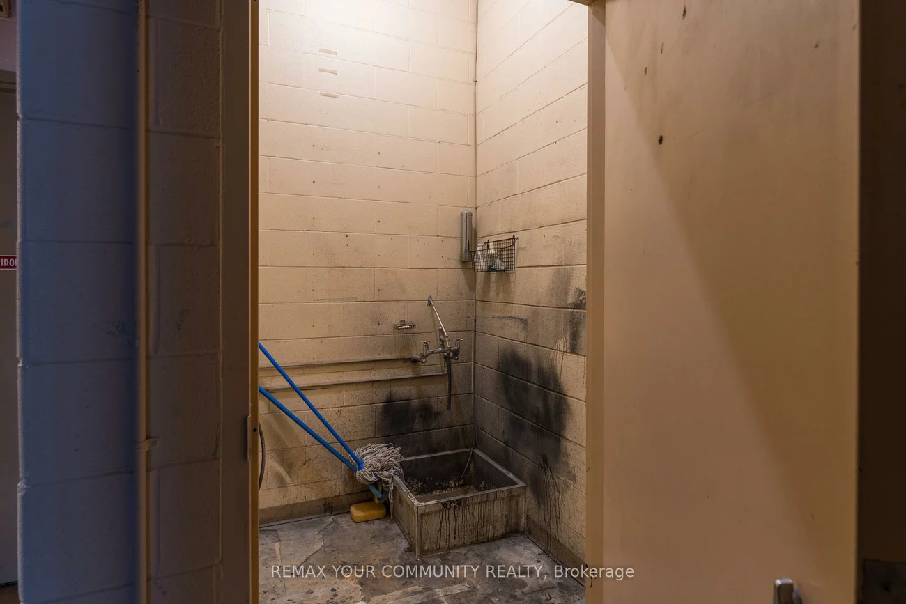 9737, Yonge, Harding, Richmond Hill