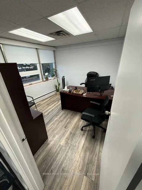 10212, Yonge, Mill Pond, Richmond Hill