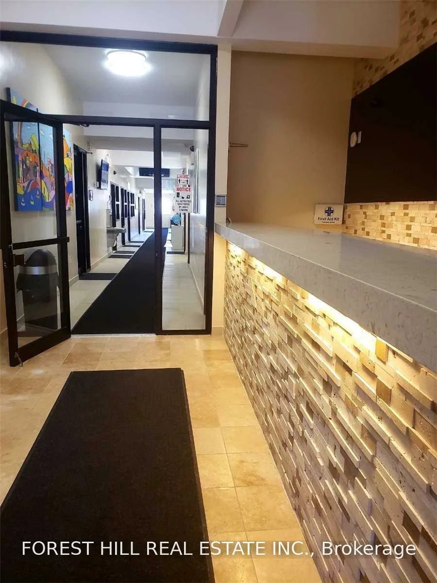 10087, Yonge, Crosby, Richmond Hill
